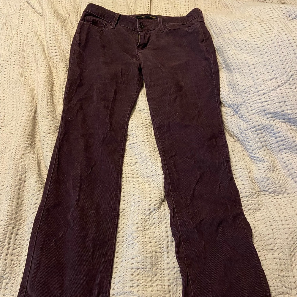 Women’s Levi’s Straight Corduroy Pants-Plum Color. Size 4/27